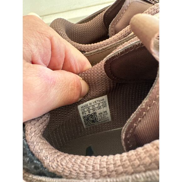 Adidas Women's Kantai Trail Outdoor Running Sneakers - Brown/Cream US 7.5 - Picture 7 of 7